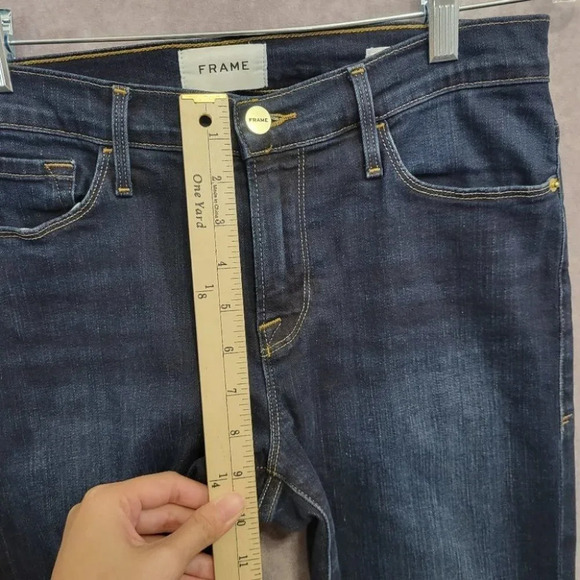 Frame Le Skinny de Jeanne in Wellington Wash Size 28 - Picture 6 of 14